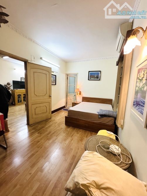 Bán nhà mặt phố Trần Hưng Đạo, Hoàn Kiếm, Siêu Hiếm, DT 215m, 3T, MT 15m, Giá 300 tỉ