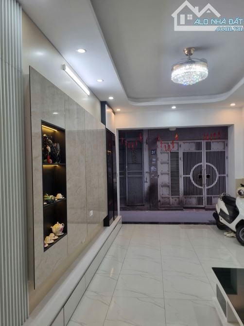 KHU VỰC LÕI CẦU GIẤY - DÂN XÂY - Ô TÔ QUA NHÀ- LÔ GÓC- 3 MẶT THOÁNG SÁNG VĨNH VIỄN