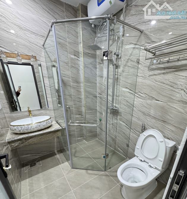 HOÀNG ĐẠO THÀNH-NHÀ PHÂN LÔ8T- THANG MÁY-Ô TÔ VÀO NHÀ