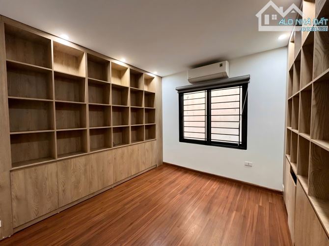 KHU VỰC LÕI CẦU GIẤY - DÂN XÂY - Ô TÔ QUA NHÀ- LÔ GÓC- 3 MẶT THOÁNG SÁNG VĨNH VIỄN