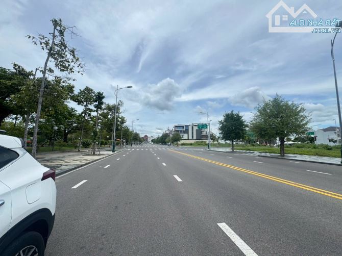 Chính chủ cần bán 140m2 lô E1 mặt biển - Trung tâm Tp Phan Thiết