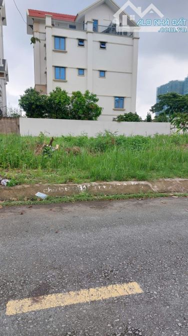 Bán đất 2 MT đường 35m & 12m.Gần cổng Cảng C cát Lái.Quận 2.DT 5x20m(100m2) giá 80 tr/m2.