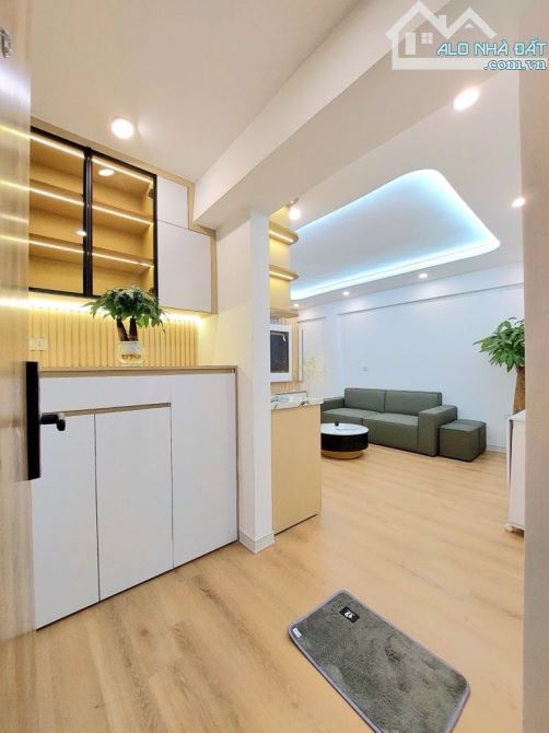 BÁN CĂN HỘ TẬP THỂ BÁCH KHOA DT 70M2 - VỊ TRÍ VIP- 1 BƯỚC RA PHỐ - Ở CỰC VIP - GIÁ 4.98