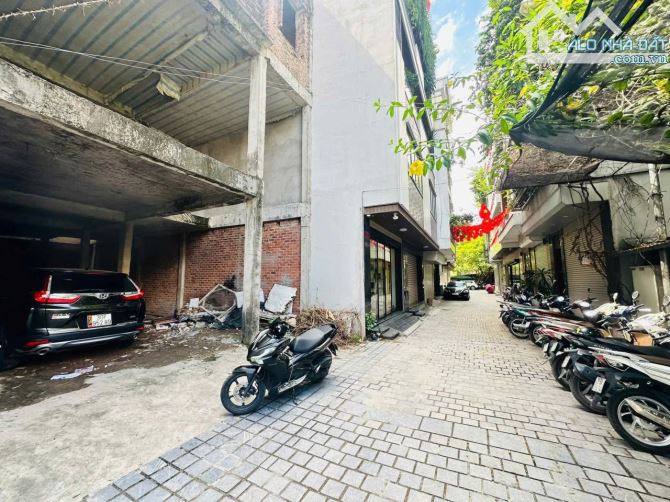 BÁN NHÀ PHÂN LÔ OTO TRÁNH NGÕ LÊ VĂN LƯƠNG