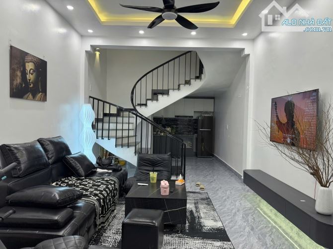 Nhà đẹp phố Minh Khai 40m x 4T Lô Góc cách ô tô 30m sẵn Nội Thất giá 8,33 Tỷ