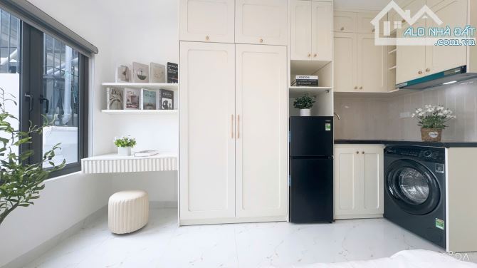 Bán Nhà Dòng Tiền CCMN Phân Lô Hoàng Văn Thái 7 Tầng 23 Phòng Cao Cấp Mặt Tiền 8,4M (ÔTô)