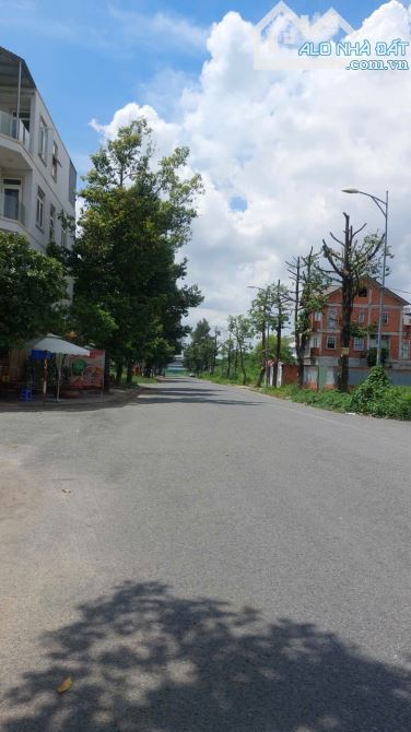 Bán đất 2 MT đường 35m & 12m.Gần cổng Cảng C cát Lái.Quận 2.DT 5x20m(100m2) giá 80 tr/m2. - 2