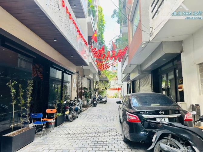 BÁN NHÀ PHÂN LÔ OTO TRÁNH NGÕ LÊ VĂN LƯƠNG