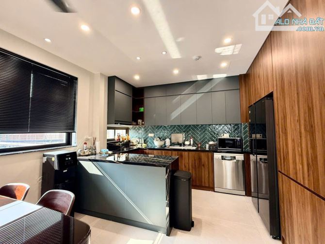 Bán nhà mặt phố Tứ Liên, Tây Hồ, 3 thoáng, gara, 125m2, 7 tầng thang máy, MT 9.5m, 6X tỷ