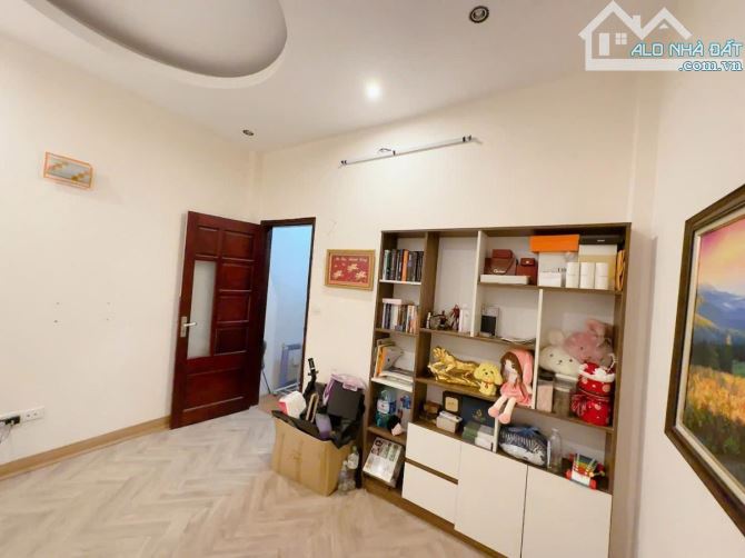 PHÂN LÔ, HƠN 15 TỶ– BÁN NHÀ HOÀNG VĂN THÁI, 48m2x3T LÔ GÓC – Ô TÔ TRÁNH, KINH DOANH.