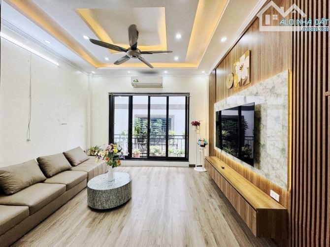 Bán nhà phân lô Đền Lừ, 48m2 x 5 tầng, gara, ô tô thông kinh doanh, giá 15 tỷ