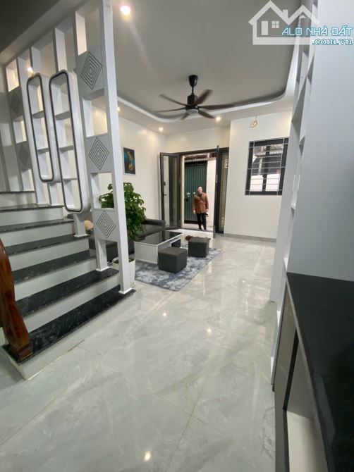 BÁN NHÀ 5 TẦNG XÂY MỚI HOÀN TOÀN - SÁT VÁCH TIMECITY -LÕI HAI BÀ TRƯNG - GIÁ 8,1 TỶ