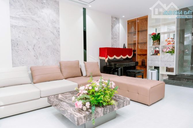 Chính chủ cần bán nhà đẹp nhất phố An Dương, 68m mới xây, thang máy, ô tô đỗ cửa, 5 tầng 1