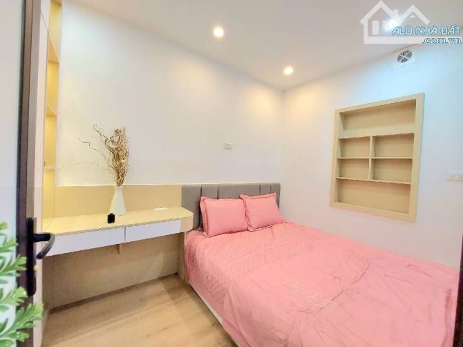 TẬP THỂ VIP PHỐ QUỲNH LÔI BẠCH MAI DT70M,2 NGỦ,2 WC-FULL NỘI THẤT-TIỆN ÍCH GIÁ 3.88 TỶ