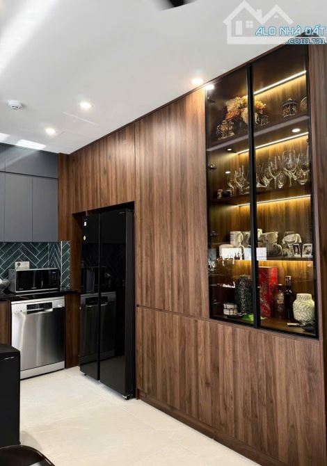 Bán nhà mặt phố Tứ Liên, Tây Hồ, 3 thoáng, gara, 125m2, 7 tầng thang máy, MT 9.5m, 6X tỷ