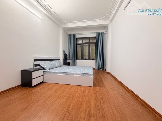 NHỈNH 7 TỶ CÓ NHÀ SIÊU ĐẸP PHỐ GIÁP NHỊ THỊNH LIỆT 5 TẦNG CÁCH Ô TÔ 20M,MỚI ĐẸP Ở LUÔN