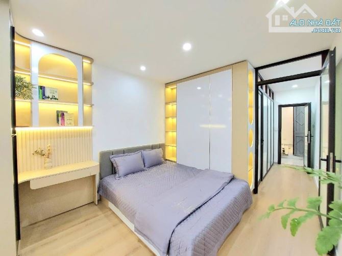 TẬP THỂ VIP PHỐ QUỲNH LÔI BẠCH MAI DT70M,2 NGỦ,2 WC-FULL NỘI THẤT-TIỆN ÍCH GIÁ 3.88 TỶ