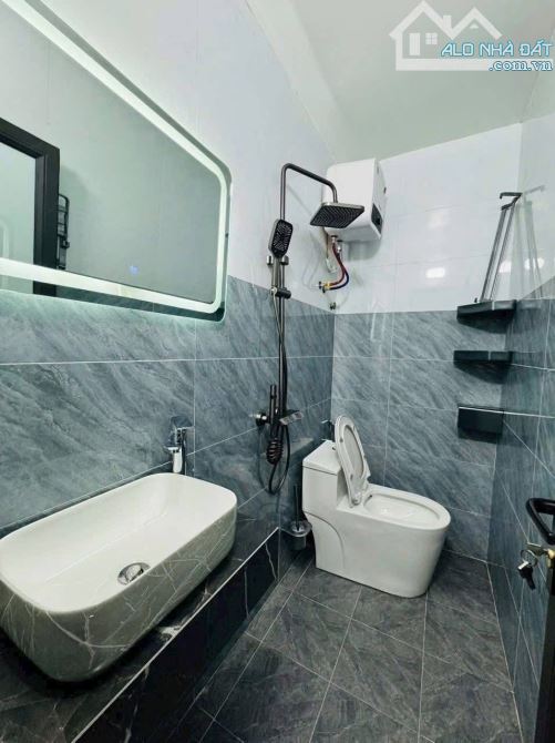 Nhà đẹp phố Minh Khai 40m x 4T Lô Góc cách ô tô 30m sẵn Nội Thất giá 8,33 Tỷ