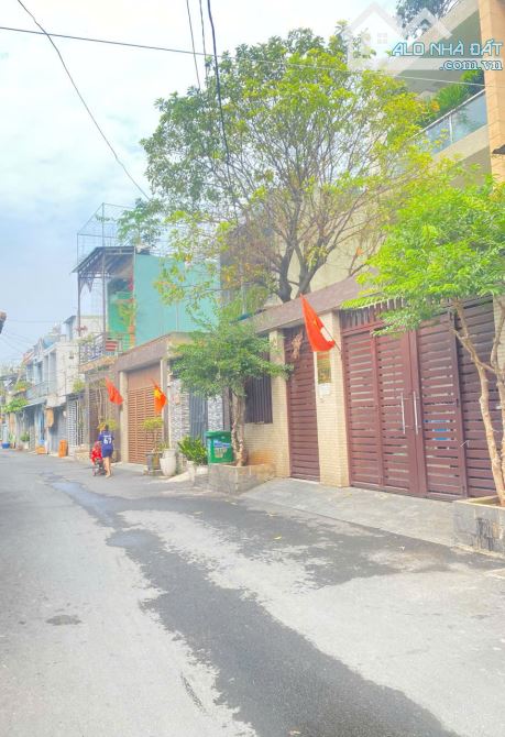 BÁN NHÀ TRƯỜNG CHINH QUẬN 12 - 3 TẦNG 108M2 HXH - GIÁP TÂN BÌNH - 7. TỶ - 5