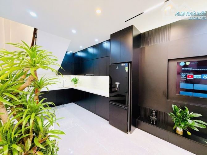 Chính chủ bán nhà Minh Khai - Ngõ rộng 3m - full nội thất - 30m ra phố.