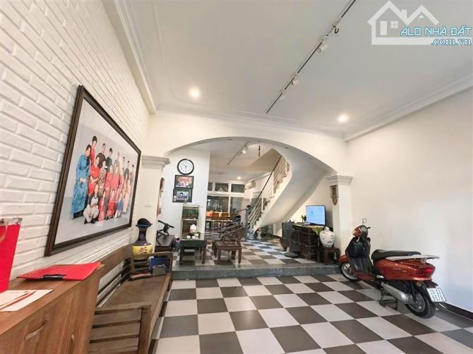 Bán nhà đẹp Thái Hà ô tô đỗ cửa gần phố, tặng nội thật, 62m2, 16.5 tỷ