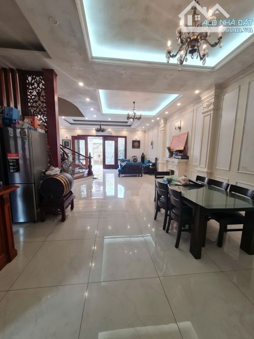 Bán biệt thự phố Phú Thượng Tây Hồ 158m2 mặt tiền 6.5m đường thông ô tô vào giá 34 tỷ