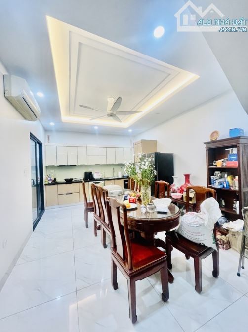 BÁN NHÀ VĂN CAO HOÀNG HOA THÁM Ô TÔ ĐỖ CỔNG 5 TẦNG ĐẸP – CHỈ 8.7 TỶ