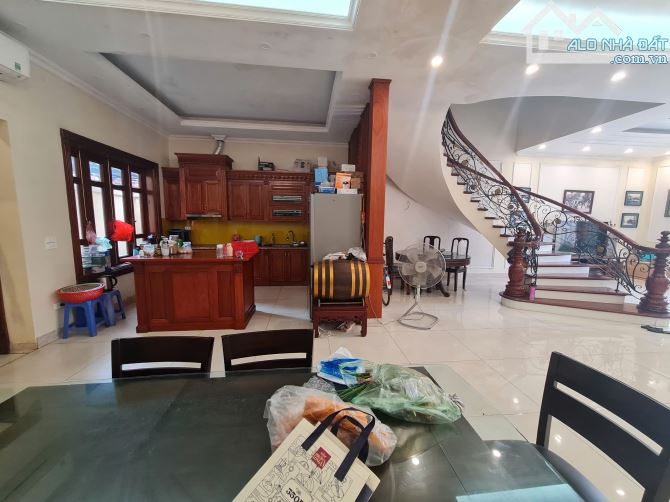 Bán biệt thự phố Phú Thượng Tây Hồ 158m2 mặt tiền 6.5m đường thông ô tô vào giá 34 tỷ