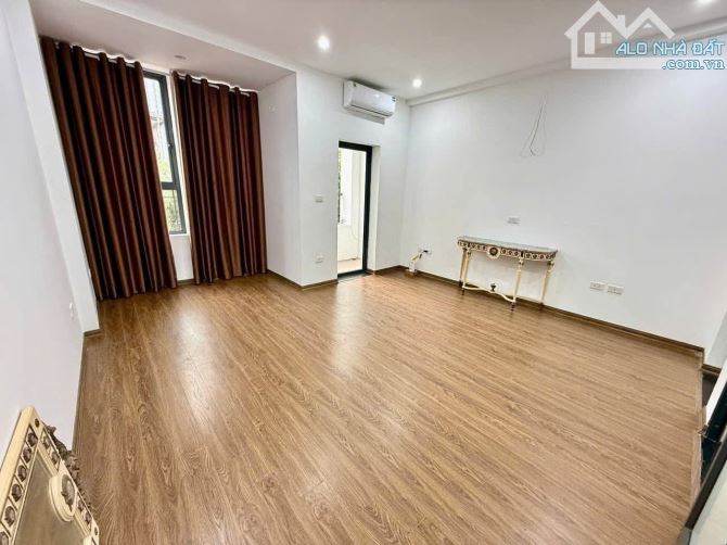 SIÊU PHẨM PHỐ VÍP VẠN BẢO TT BA ĐÌNH _ CỰC HIẾM _ 5 TẦNG THANG MÁY _ KINH DOANH