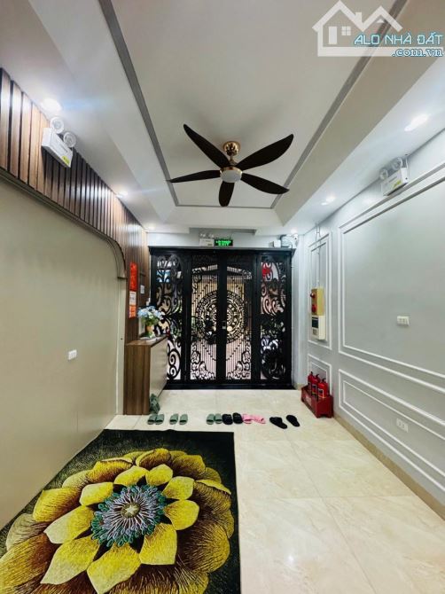 CHDV Minh Khai - trước nhà 5m, 3 mặt thoáng, không ngoặt ra phố - 12.x tỉ 50tr/tháng