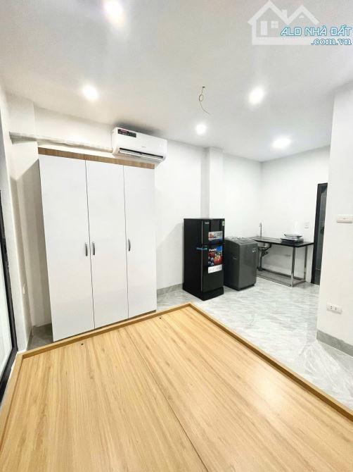 Bán nhà dòng tiền, nhỉnh 8 tỷ, 42m2, mặt tiền rộng, sổ vuông đẹp