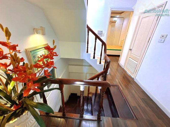 Bán nhà đẹp Thái Hà ô tô đỗ cửa gần phố, tặng nội thật, 62m2, 16.5 tỷ