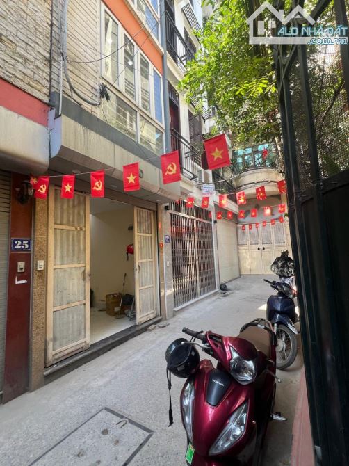 ( 9.89 TỶ ) Bán nhà ô tô vào nhà - Trung tâm Cầu Giấy - mặt ngõ thông.