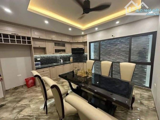 BÁN NHÀ PHỐ ĐỐC NGỮ ĐƯỜNG PHÂN VỈA HÈ OTO TRÁNH KD SẦM UẤT DT45m2*7T THANG MÁY. CHỈ 17 TỶ