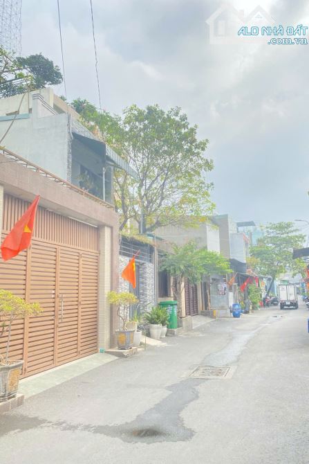 BÁN NHÀ TRƯỜNG CHINH QUẬN 12 - 3 TẦNG 108M2 HXH - GIÁP TÂN BÌNH - 7. TỶ - 4