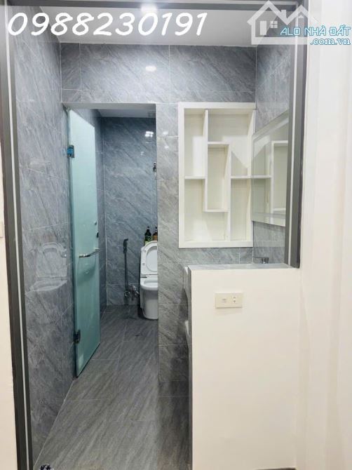 GẤP bán nhà Thạch Bàn Long Biên - 32M2 - 5 tầng - full nội thất - 5 phút ra Aeon Mall