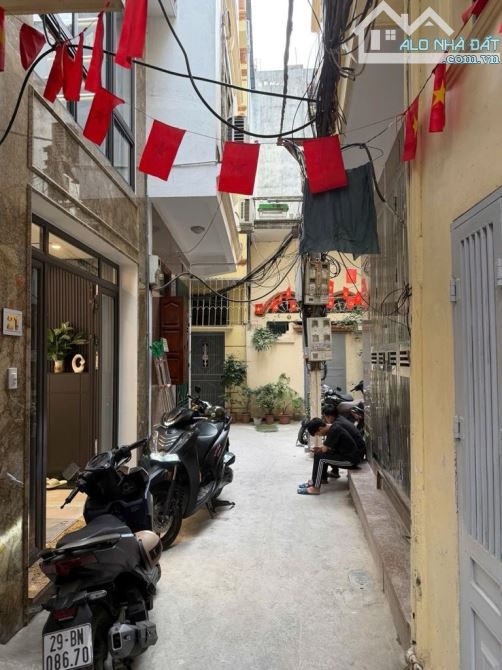 Chính chủ bán nhà Minh Khai - Ngõ rộng 3m - full nội thất - 30m ra phố.