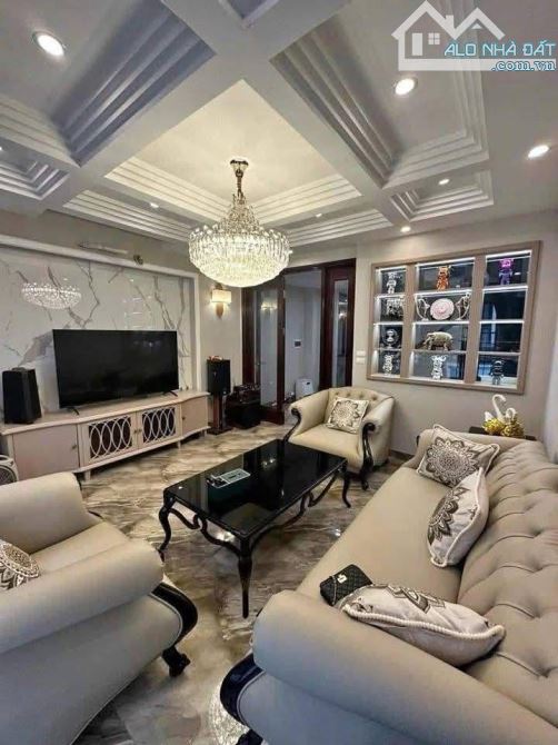 BÁN NHÀ PHỐ ĐỐC NGỮ ĐƯỜNG PHÂN VỈA HÈ OTO TRÁNH KD SẦM UẤT DT45m2*7T THANG MÁY. CHỈ 17 TỶ