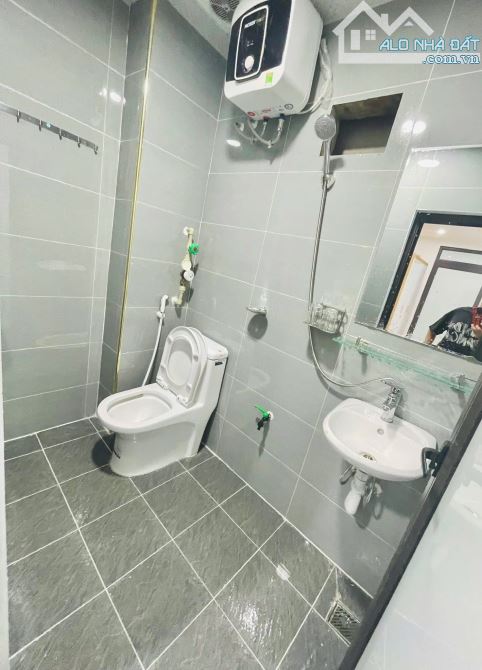 Bán nhà dòng tiền, nhỉnh 8 tỷ, 42m2, mặt tiền rộng, sổ vuông đẹp