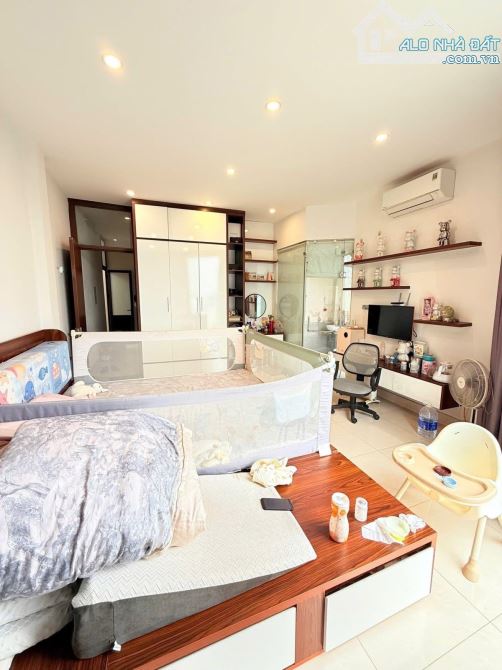 Bán tòa nhà 7 tầng mặt phố Minh Khai – thang máy – mặt tiền 7.5m – đang cho thuê 30tr/thán