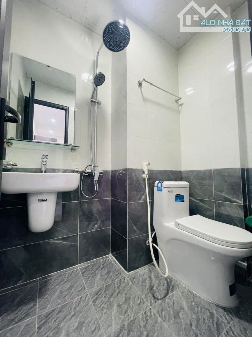 Xin lưu ý! Toà CHDV Xã Đàn, 104m2*7T, MT 6M, 25 PKK, 1P ra phố, đủ PCCC, dòng tiền 8%/năm!