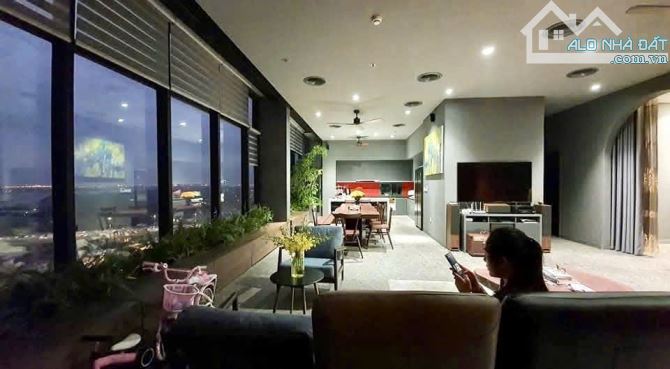 Bán căn hộ Penthouse 216m2 Phú Thượng Tây Hồ View Triệu đô mặt tiền 10m. Giá 20.5 tỷ