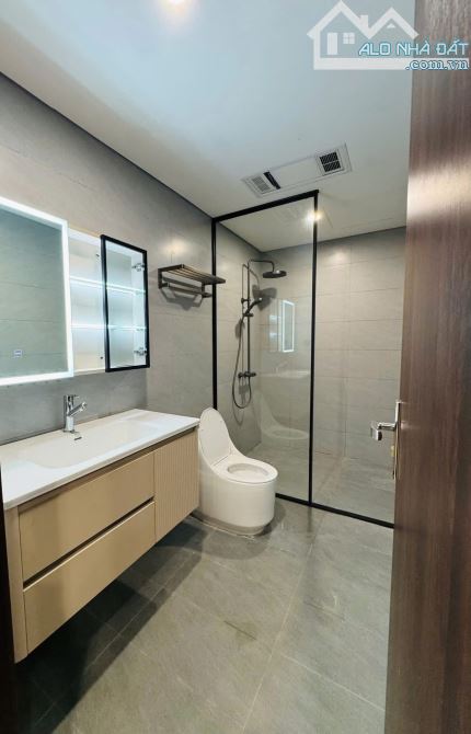 BÁN NHÀ PHỐ ĐỐC NGỮ ĐƯỜNG PHÂN VỈA HÈ OTO TRÁNH KD SẦM UẤT DT45m2*7T THANG MÁY. CHỈ 17 TỶ