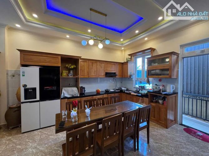 1️⃣ 97m² – NGANG 8M – NHÀ 3 TẦNG + HẦM – VÀO Ở NGAY ĐÓN TẾT – GIÁ 9.9 TỶ - 8