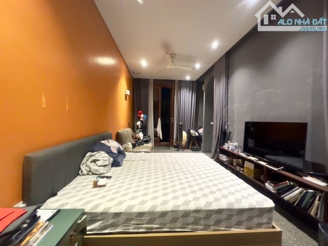 Bán căn hộ Penthouse 216m2 Phú Thượng Tây Hồ View Triệu đô mặt tiền 10m. Giá 20.5 tỷ