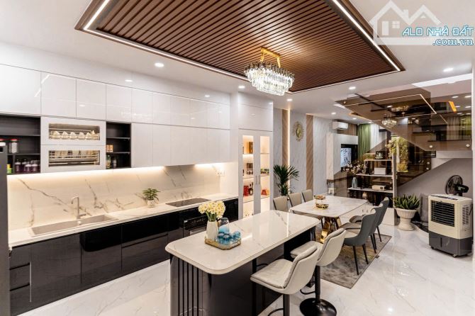 Bán  nhanh nhà 1T1L( 8.8 x26) Nguyễn Trung Trực gồm 3PN 2WC, SHR hoàn công giá 3 tỷ