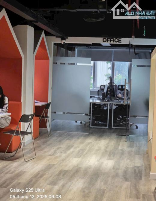 HƠN 900M2 SÀN VĂN PHÒNG THƯƠNG MẠI - TÒA NHÀ LÔ GÓC 2 MẶT PHỐ - GẦN NGÃ 7 Ô CHỢ DỪA