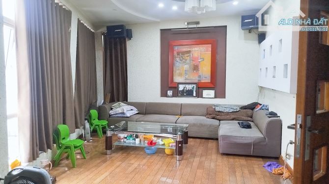 Mặt Phố Minh Khai, Vỉa hè kinh doanh, 7 tầng Thang Máy, dt 85m, m.tiền 12.4m, Giá 49.5 tỷ.