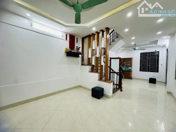 Phố Thuỵ Khuê thông Võng Thị- 3 Mặt thoáng- Ô chờ thang máy- Dt 43/50m2, 6 tầng- Hơn 9 Tỷ