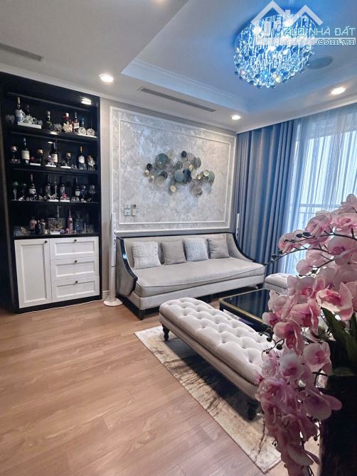 bán căn hộ Park 12 Times city - Lô góc 2 thoáng, tặng lại full nội thất cao cấp.